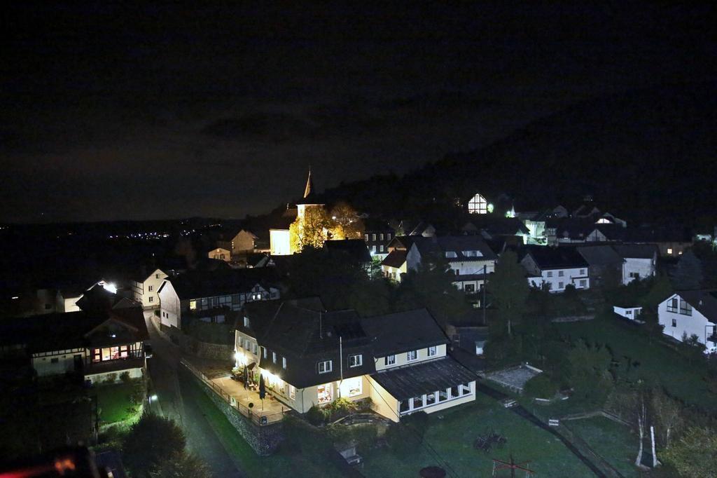 Gasthaus Zur Burgschaenke Aremberg Exterior photo
