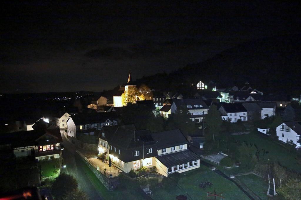 Gasthaus Zur Burgschaenke Hotel Aremberg Exterior photo